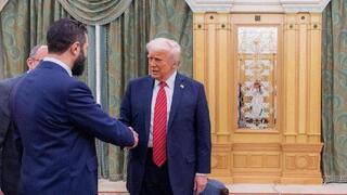 الرئيس السوري الشرع مع ترامب وولي العهد محمد بن سلمان