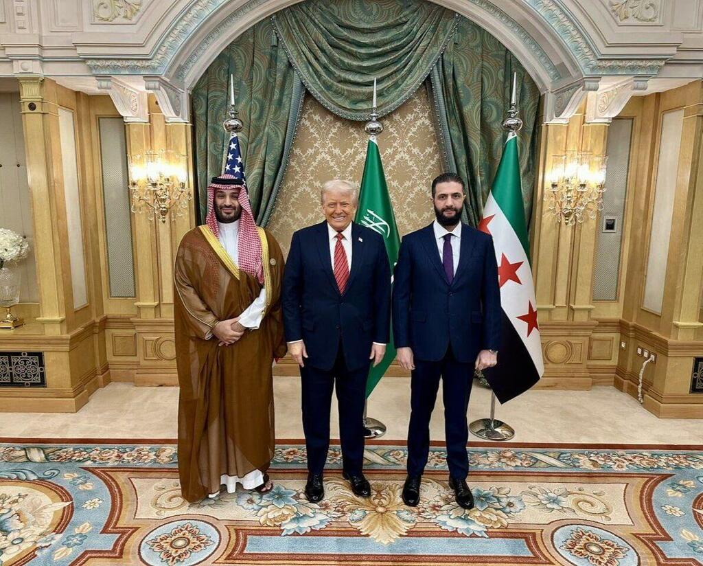 الرئيس السوري الشرع مع ترامب وولي العهد محمد بن سلمان