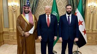 الرئيس السوري الشرع مع ترامب وولي العهد محمد بن سلمان