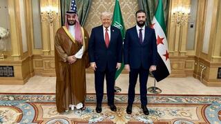 الرئيس السوري الشرع مع ترامب وولي العهد محمد بن سلمان