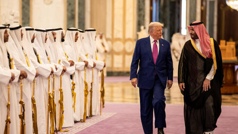 الرئيس دونالد ترامب يمع ولي العهد السعودي الأمير محمد بن سلمان آل سعود