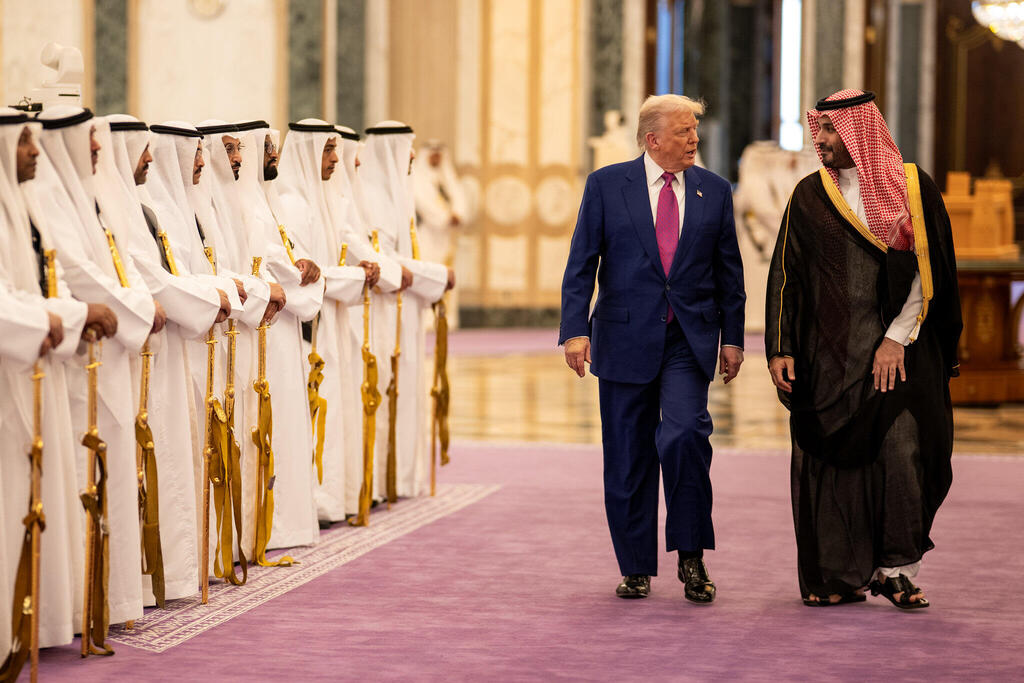 الرئيس دونالد ترامب يمع ولي العهد السعودي الأمير محمد بن سلمان آل سعود