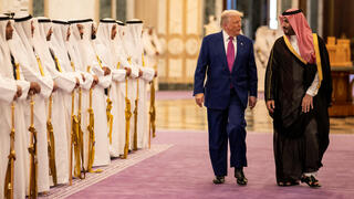 الرئيس دونالد ترامب يمع ولي العهد السعودي الأمير محمد بن سلمان آل سعود
