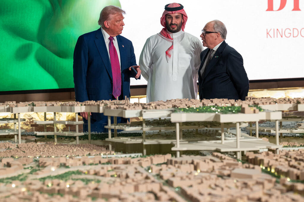 الرئيس دونالد ترامب يمع ولي العهد السعودي الأمير محمد بن سلمان آل سعود