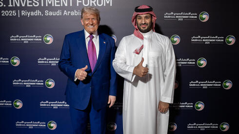 الرئيس دونالد ترامب يمع ولي العهد السعودي الأمير محمد بن سلمان آل سعود