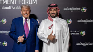الرئيس دونالد ترامب يمع ولي العهد السعودي الأمير محمد بن سلمان آل سعود