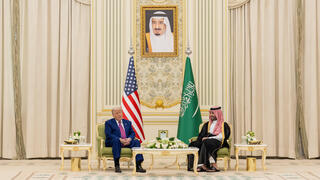 الرئيس دونالد ترامب يمع ولي العهد السعودي الأمير محمد بن سلمان آل سعود