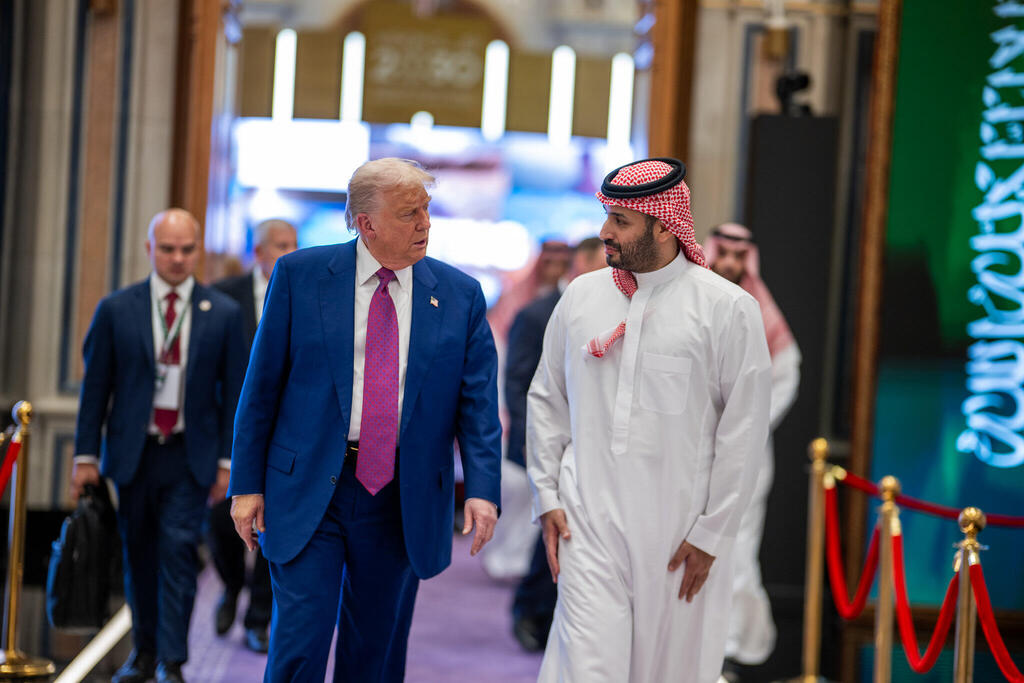 الرئيس دونالد ترامب يمع ولي العهد السعودي الأمير محمد بن سلمان آل سعود (البيت الأبيض) الرئيس دونالد ترامب يمع ولي العهد السعودي الأمير محمد بن سلمان آل سعود
