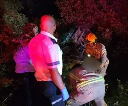 انقلاب مركبة وإصابة فتى (17 عامًا)