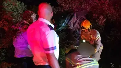 انقلاب مركبة وإصابة فتى (17 عامًا)