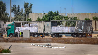 دخول شاحنة مساعدات إلى غزة 