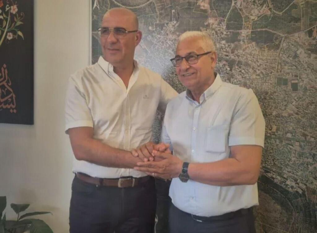 خالد دوخي رئيس إدارة اتحاد أبناء سخنين مع رئيس بلدية سخنين مازن غنايم