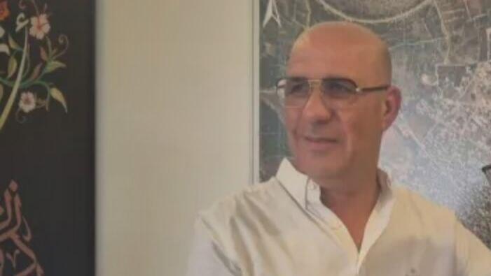 خالد دوخي رئيس إدارة اتحاد أبناء سخنين مع رئيس بلدية سخنين مازن غنايم