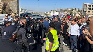 توتر بين المتظاهرين والشرطة خلال مسيرة ضد الحرب في أم الفحم