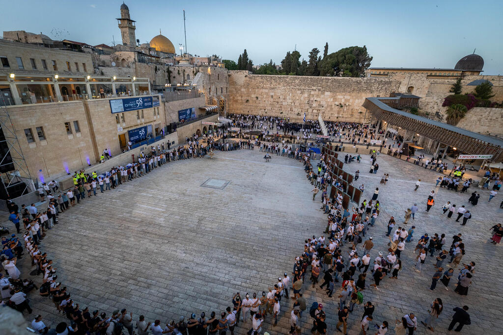 توافد أنصار اليمين للقدس للمشاركة في مسيرة الأعلام