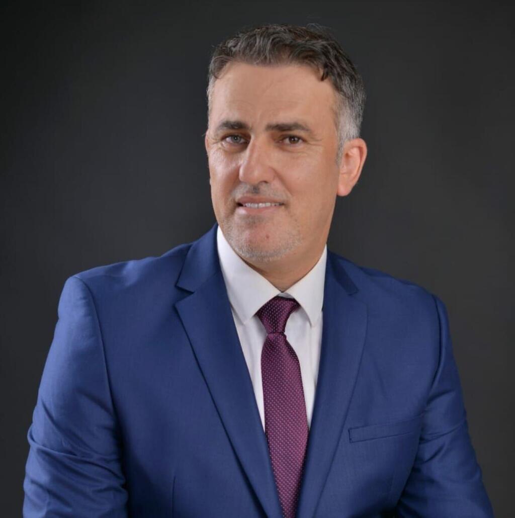 عضو بلدية حيفا فاخر بيادسة