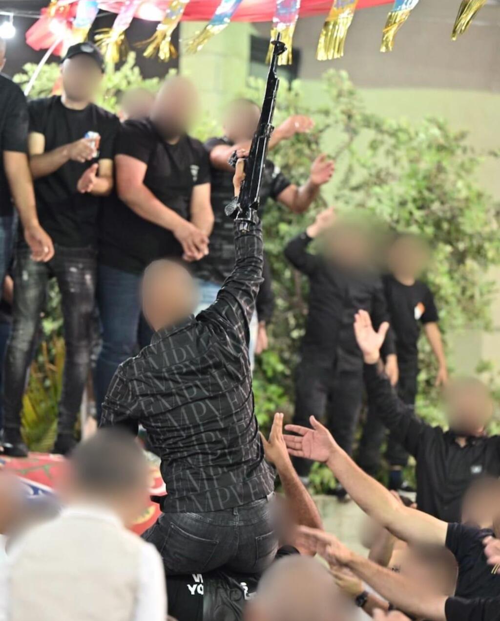 كفر كنا: الشرطة تعتقل عريسين شقيقين للاشتباه بإطلاق نار خلال عرسهما