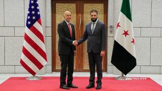 الرئيس أحمد الشرع يستقبل المبعوث الأميركي الخاص إلى سوريا