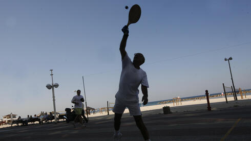 ممارسة الرياضة - رياضة المشي ولعب التنس