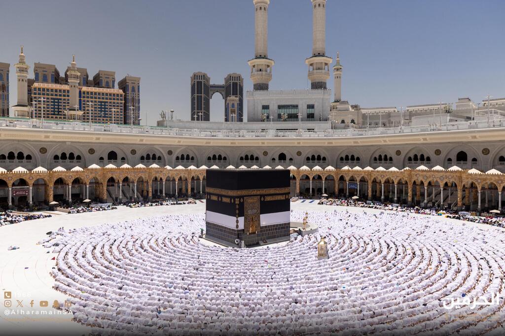 الكعبة المشرّفة الواقعة في مكة المكرمة (الهيئة العامة للعناية بشؤون الحرمين) الكعبة المشرّفة الواقعة في مكة المكرمة