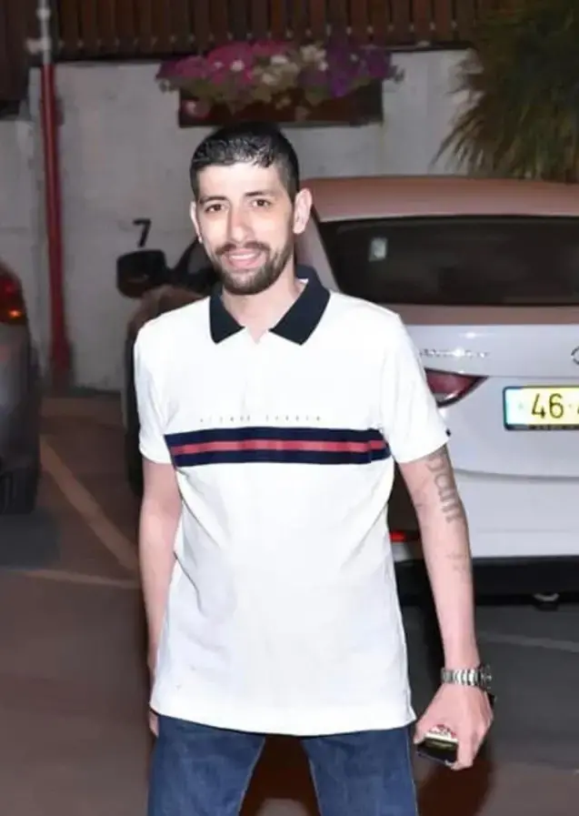 مقتل عيسى فريج بإطلاق نار داخل منزله (تُستخدم هذه الصورة بموجب البند 27 أ من قانون الحقوق الأدبية (2007)) مقتل عيسى فريج بإطلاق نار داخل منزله