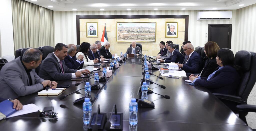 الحكومة الفلسطينية برئاسة محمد مصطفى
