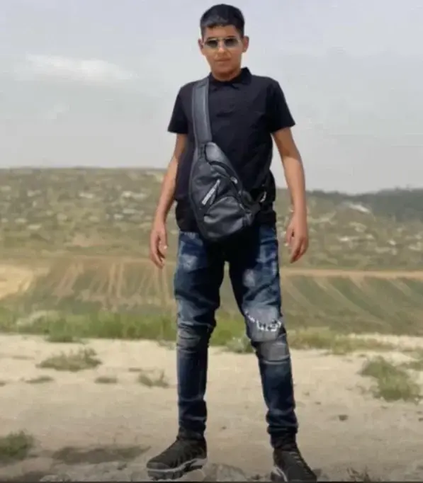 الفتى آدم تيسير أبو شحدة أبو سبيت (تُستخدم هذه الصورة بموجب البند 27 أ من قانون الحقوق الأدبية (2007)) الفتى آدم تيسير أبو شحدة أبو سبيت