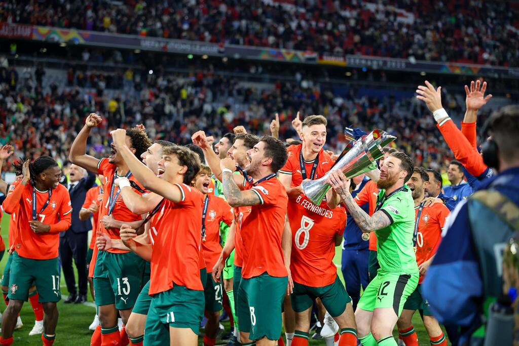تتويج البرتغال باللقب الأوروبي