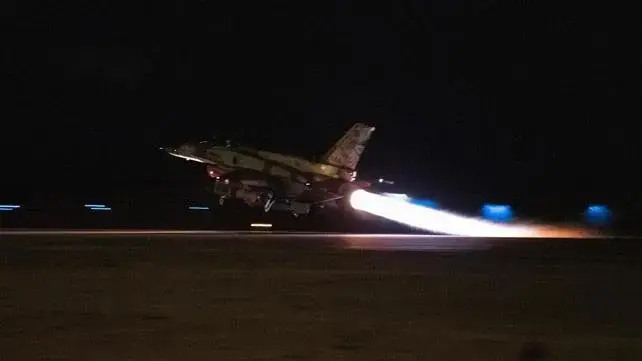 انطلاق طائرة عسكرية لتنفيذ غارة