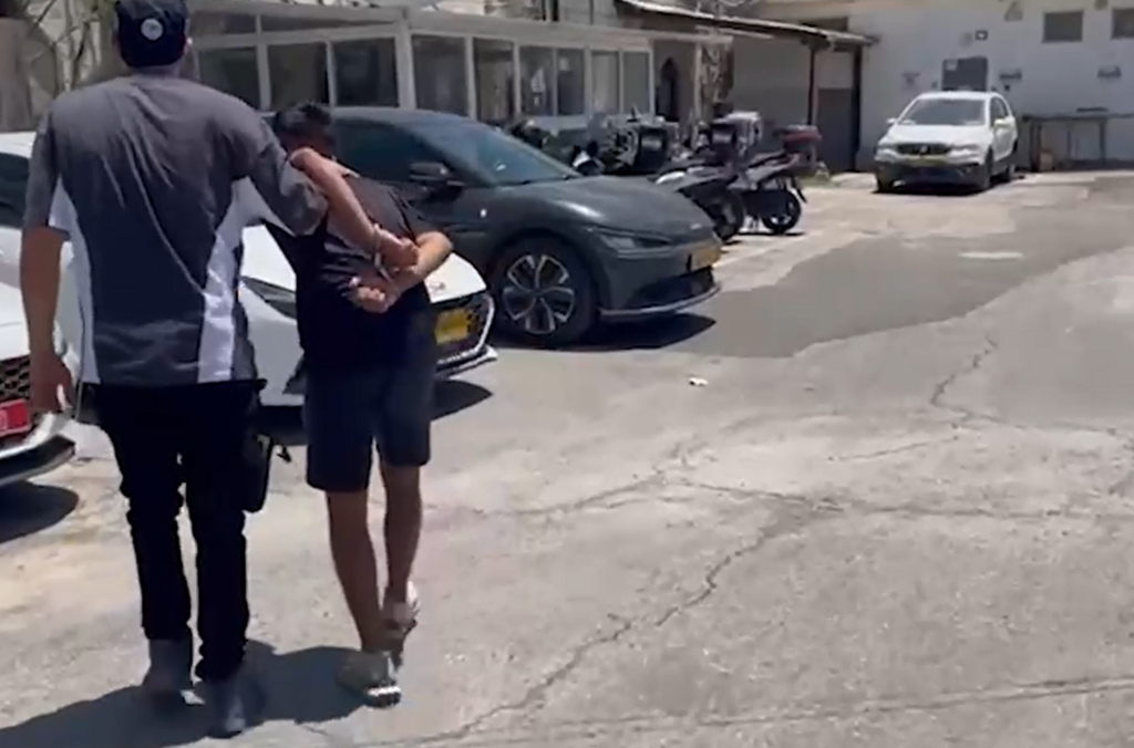 الشرطة: اعتقال شاب من القدس الشرقية بشبهة تمجيد خامنئي