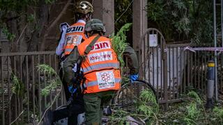 صورة تُظهر آثار الدمار في تل أبيب جرّاء صاروخ باليستي أُطلق من إيران