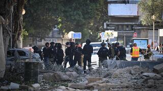 سقوط صاروخ باليستي أُطلق من إيران وتسبّب بأضرار في مدينة حيفا