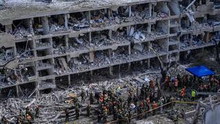 صورة تُظهر آثار الدمار في تل أبيب جرّاء صاروخ باليستي أُطلق من إيران