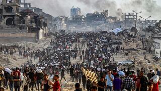 طوابير الانتظار للحصول على مساعدات إنسانية في قطاع غزة