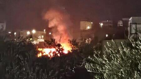 الشرطة: نحقق في إلقاء قنبلة في محيط مدرسة ومبنى تابع لبلدية باقة الغربية (وفق البند 27 أ من قانون الحقوق الأدبية (2007)) أنباء أولية عن حريق أعقبه انفجار ضخم بسبب انفجار اسطوانات غاز بمدرسة في باقة الغربية