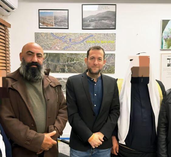 ممثل من عائلة الجعبري ورئيس مجلس إقليمي شومرون