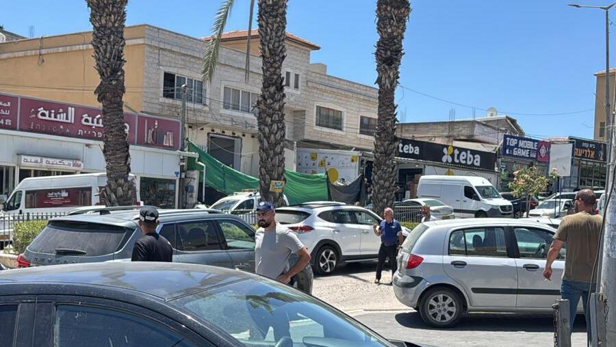 اعتداء شرطي على ابن وابنه في باقة الغربية