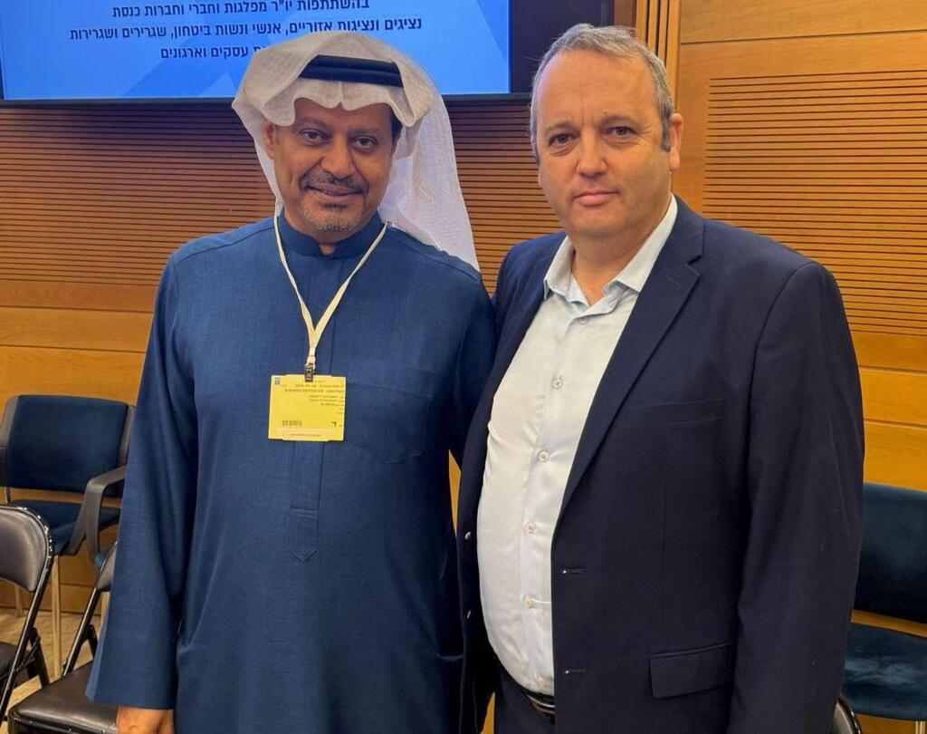 الصحفي السعودي عبد العزيز الخميس في الكنيست