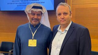 الصحفي السعودي عبد العزيز الخميس في الكنيست