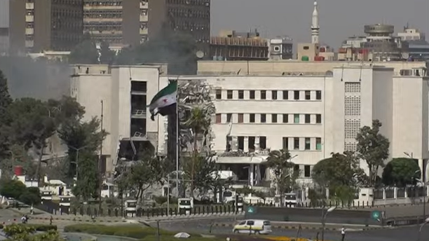 قصف وزارة الدفاع السورية عند دوار الأمويين في دمشق