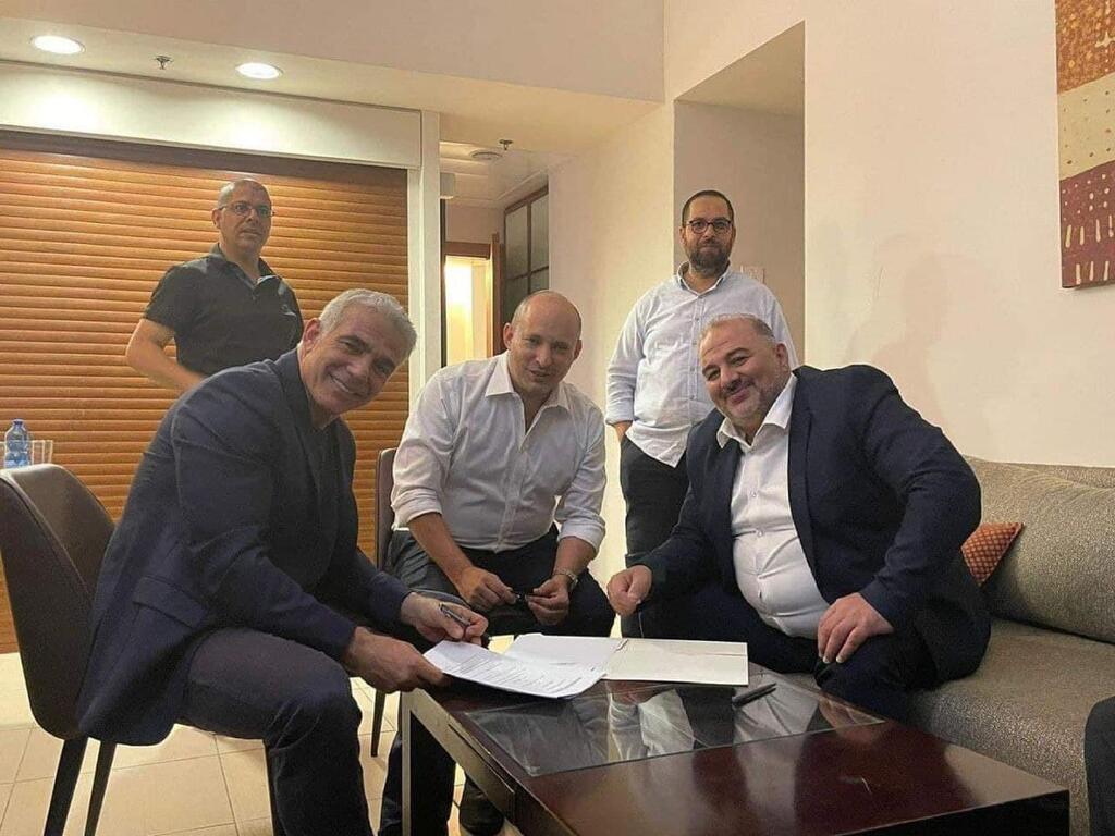 منصور عباس، نفتالي بينيت، يائير لابيد