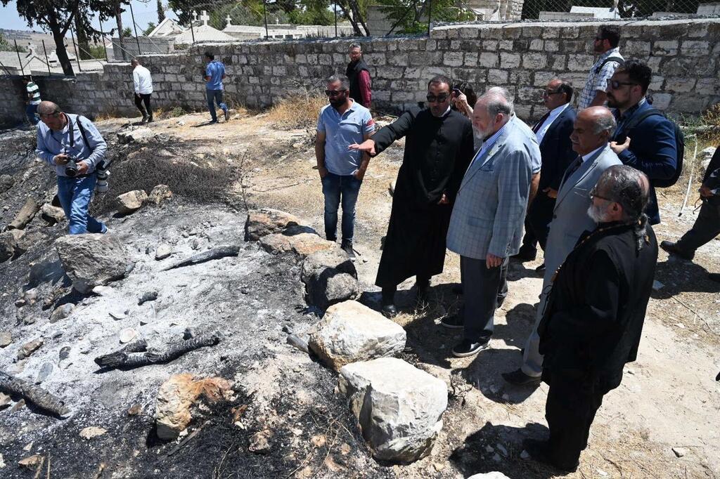 السفير الأميركي يزور بلدة الطيبة شرق رام الله بعد تعرضها لهجوم من مستوطنين (بموجب بند 27 أ لقانون الحقوق الأدبية عام 2007) السفير الأميركي يزور بلدة الطيبة شرق رام الله بعد تعرضها لهجوم من مستوطنين