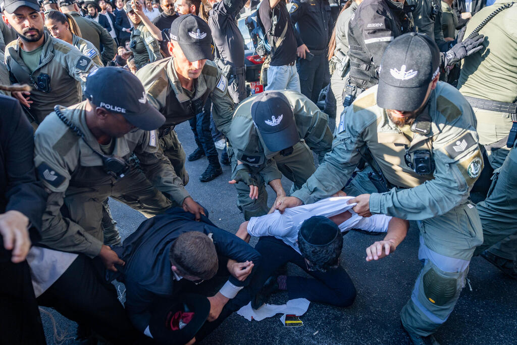  الحريديم يغلقون الشوارع رفضًا للتجنيد الإجباري