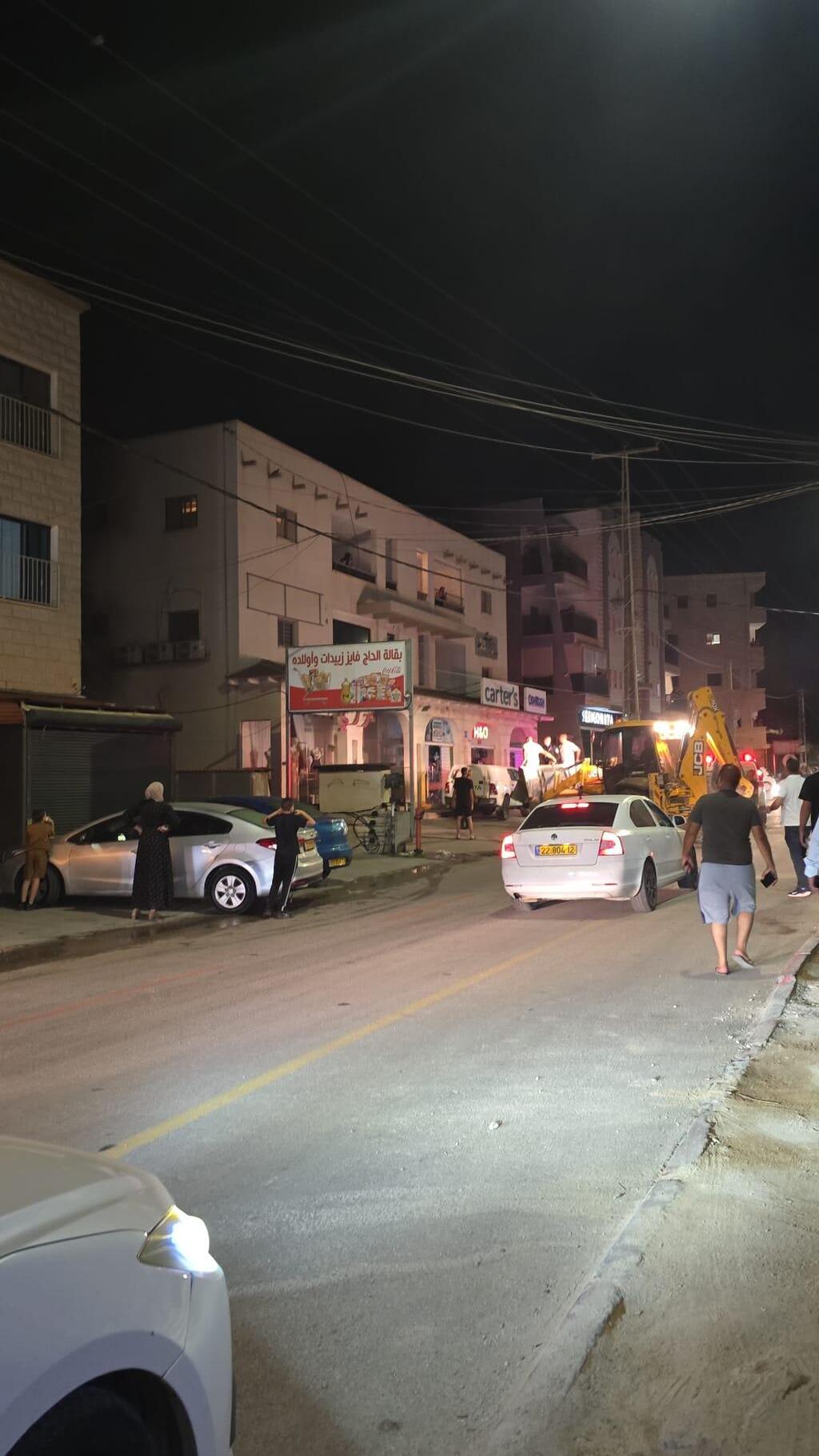 حريق في بيت بطمرة وعالقون في الطابق العلوي