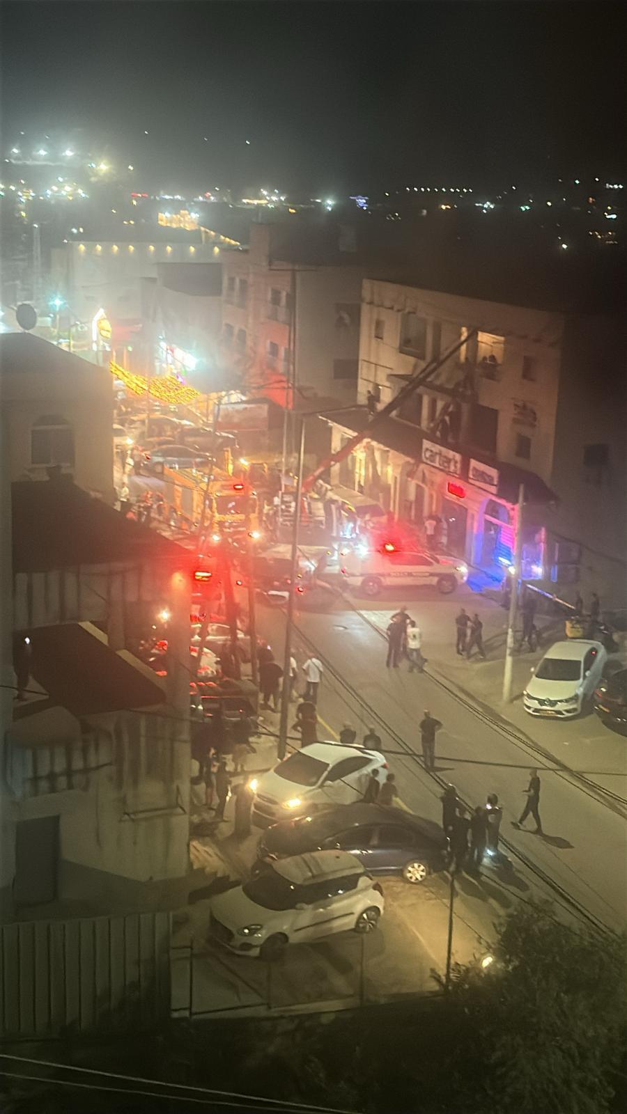 حريق في بيت بطمرة وعالقون في الطابق العلوي