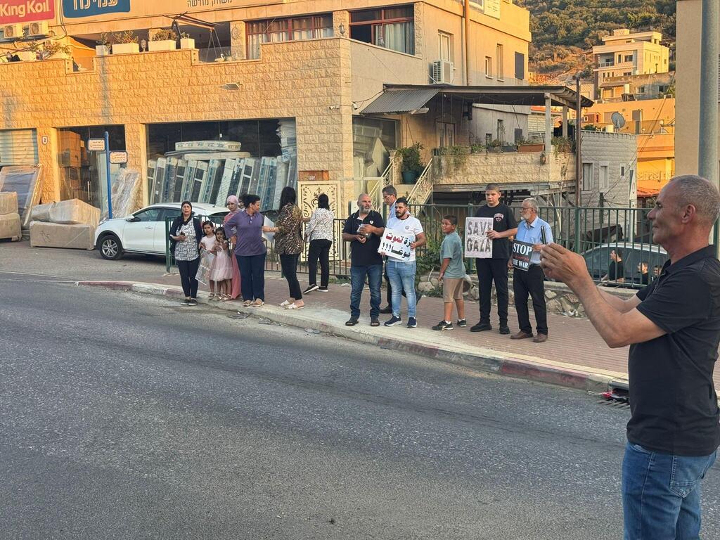 وقفة تضامنية مع قطاع غزة في ديرحنا