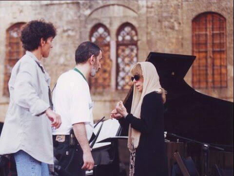 زياد وفيروز من تدريبات أحد العروض الغنائية (وفق البند 27 أ من قانون الحقوق الأدبية (2007)) زياد وفيروز من تدريبات أحد العروض الغنائية