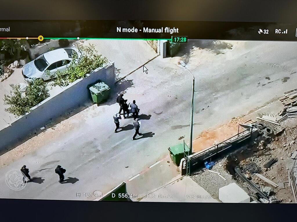 قوات كبيرة من الشرطة تدخل بلدة طوبا الزنغرية لتنفيذ أوامر هدم (وفق البند 27 أ من قانون الحقوق الأدبية (2007)) قوات كبيرة من الشرطة تدخل بلدة طوبا الزنغرية لتنفيذ أوامر هدم
