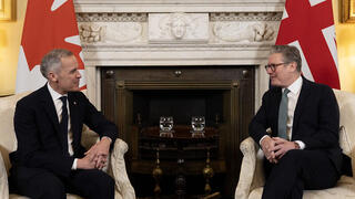 رئيس الوزراء كير ستارمر  ورئيس وزراء كندا مارك كارني