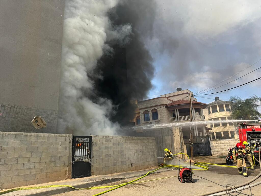  حريق في مبنى من خمس طبقات في كفر قاسم